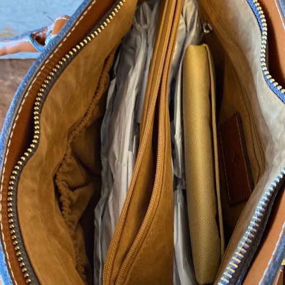 Patricia Nash tooled leather satchel/crossbody - Picture 4 of 7